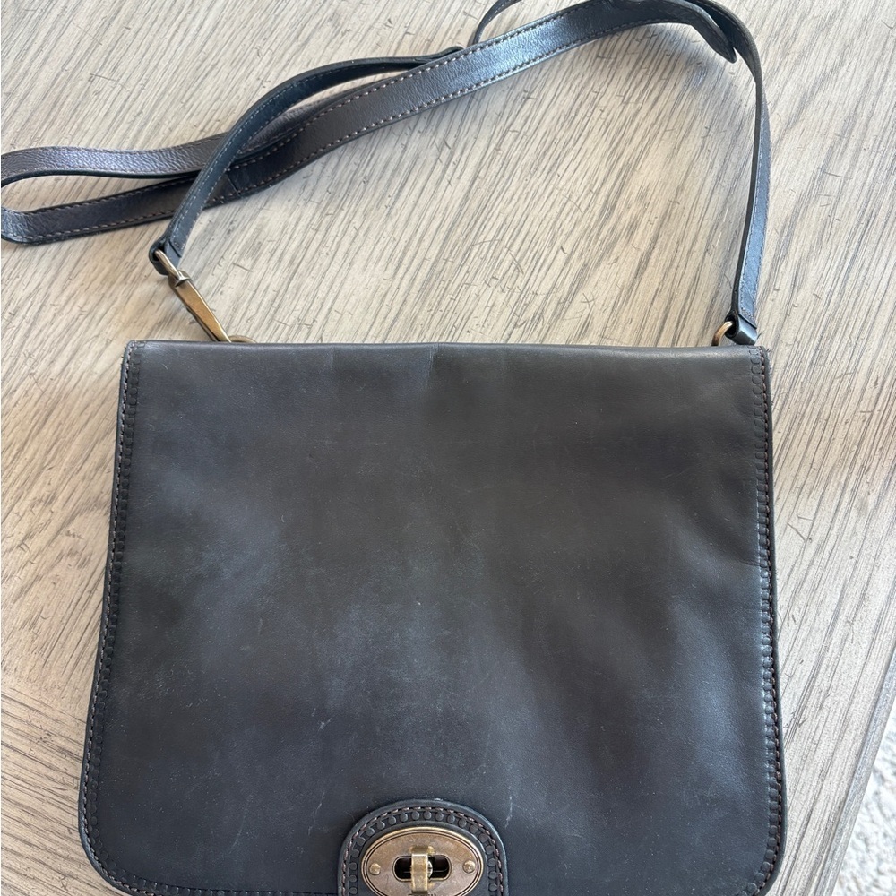 Fossil Vintage Sleek Black Leather Crossbody Bag - Picture 2 of 5